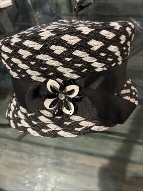 Finesse Black & White Braided Cloche Hat w/Ribbon band  & metal 2-toned Flower